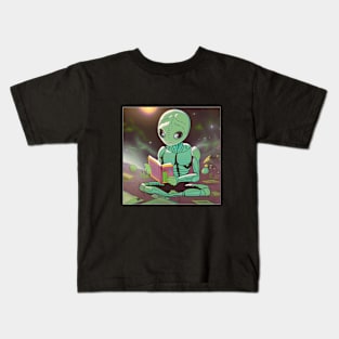 Believe in Yourself Funny an Alien reading a Book Kids T-Shirt